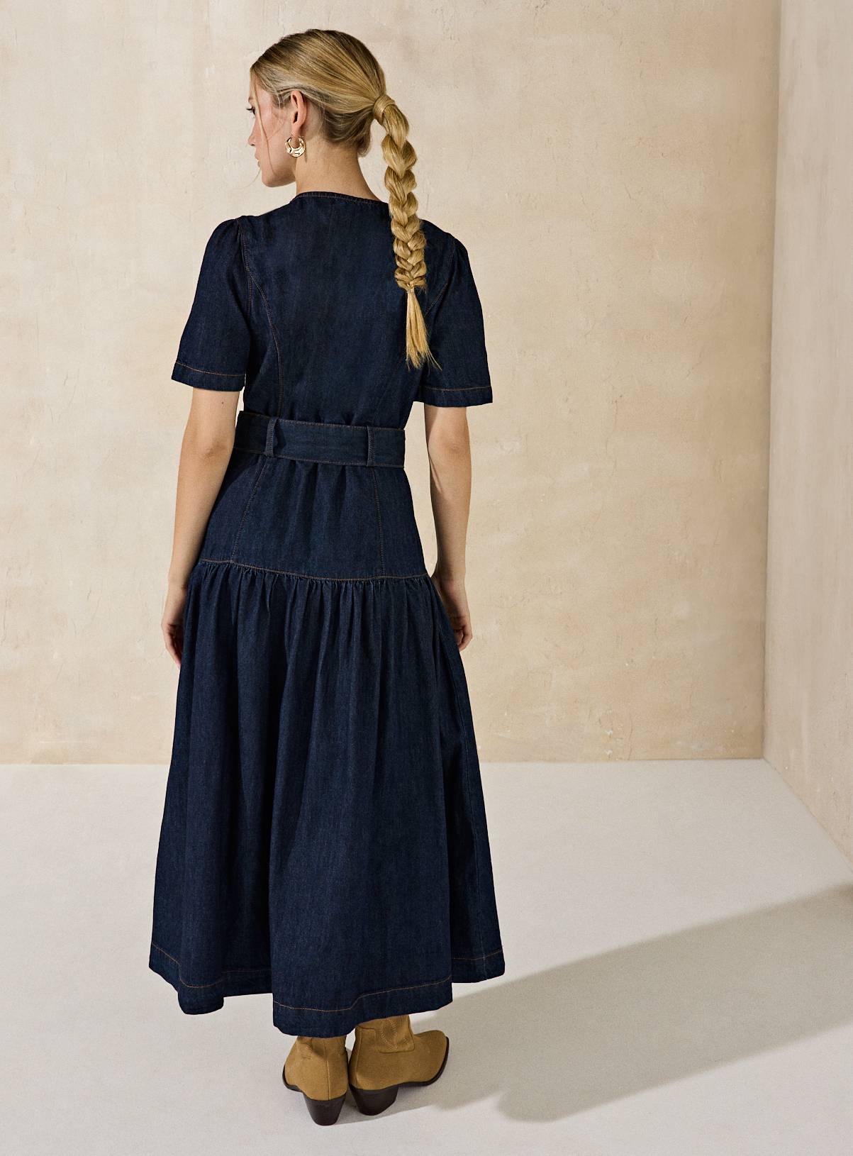 EVERBELLE Dark Denim Belted Midi Dress 8 - Image 4